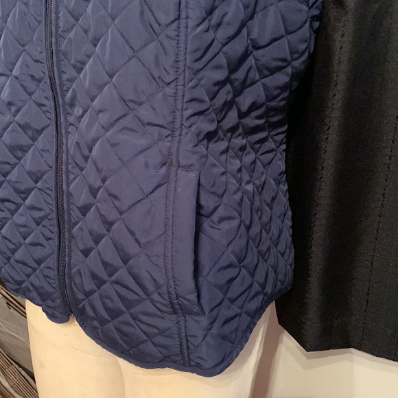 VAN HEUSEN SIZE L BLUE QUILTED ZIP VEST - Picture 3 of 9